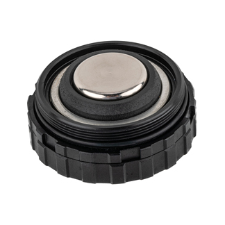 Black circular lens cap with a silver metal center, viewed from above, on a white background.屡